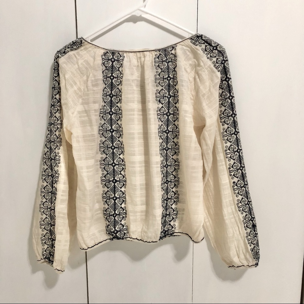 Max Studio ivory peasant blouse with navy geometric embroidery size medium - Picture 5 of 6